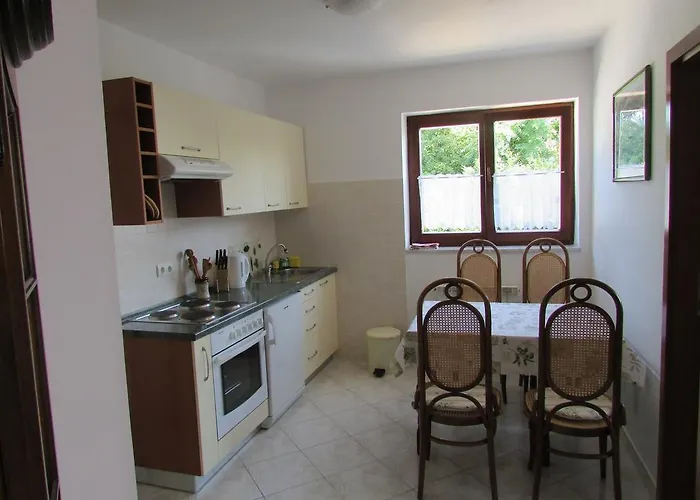 Katarina Konukevi 4*